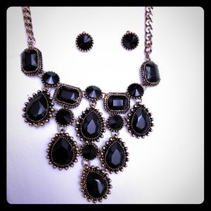 Neckpiece with matching earrings set